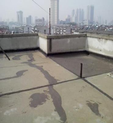 江永漏水维修 楼顶漏水是什么原因，楼顶漏水维修方法是什么?